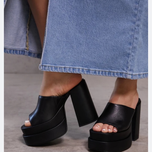 Steve Madden Cagey Leather Double Platform Sandals. - Picture 4 of 11